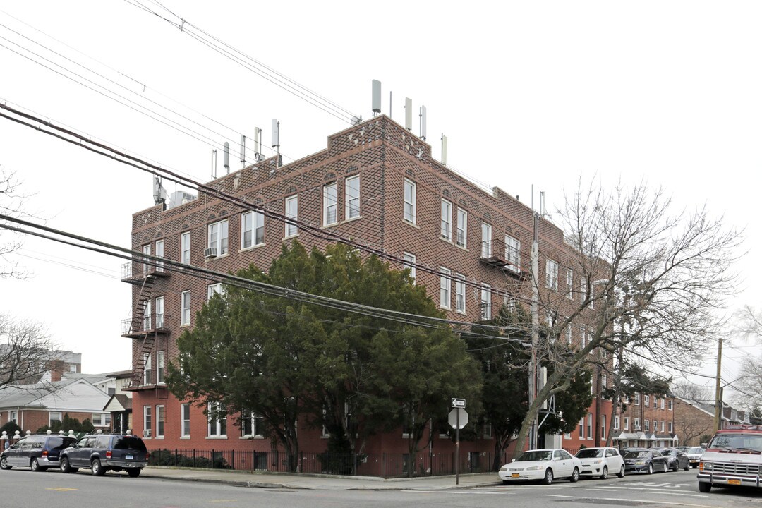 109-05 120th Street in Jamaica, NY - Foto de edificio