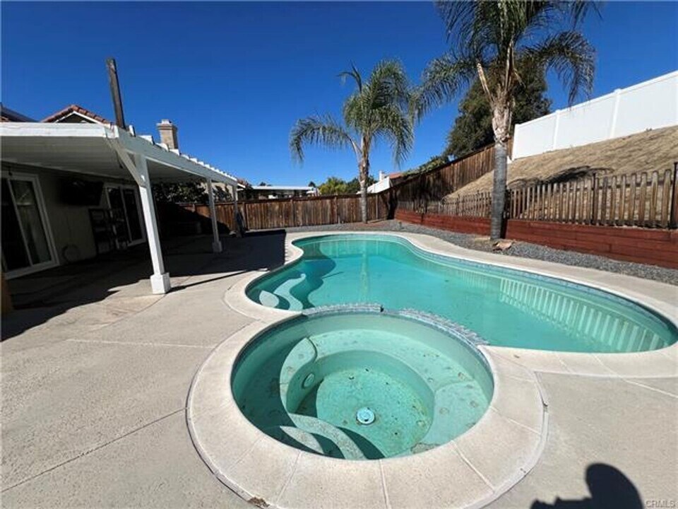 27562 Sanderling Way in Temecula, CA - Building Photo