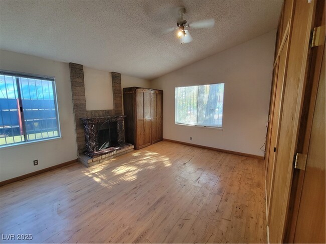 4723 Desert Vista Rd in Las Vegas, NV - Foto de edificio - Building Photo