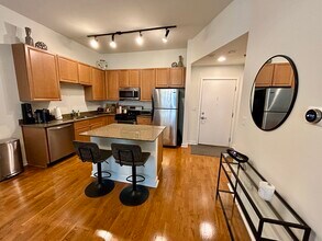 901 W Madison St in Chicago, IL - Building Photo - Building Photo