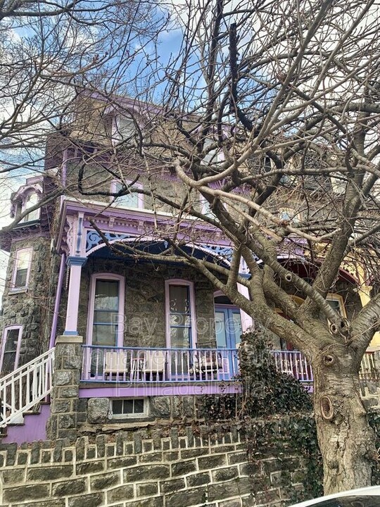 127 Sumac St in Philadelphia, PA - Foto de edificio