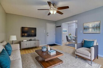 20 Pembrook Ave in North Brunswick, NJ - Building Photo - Building Photo