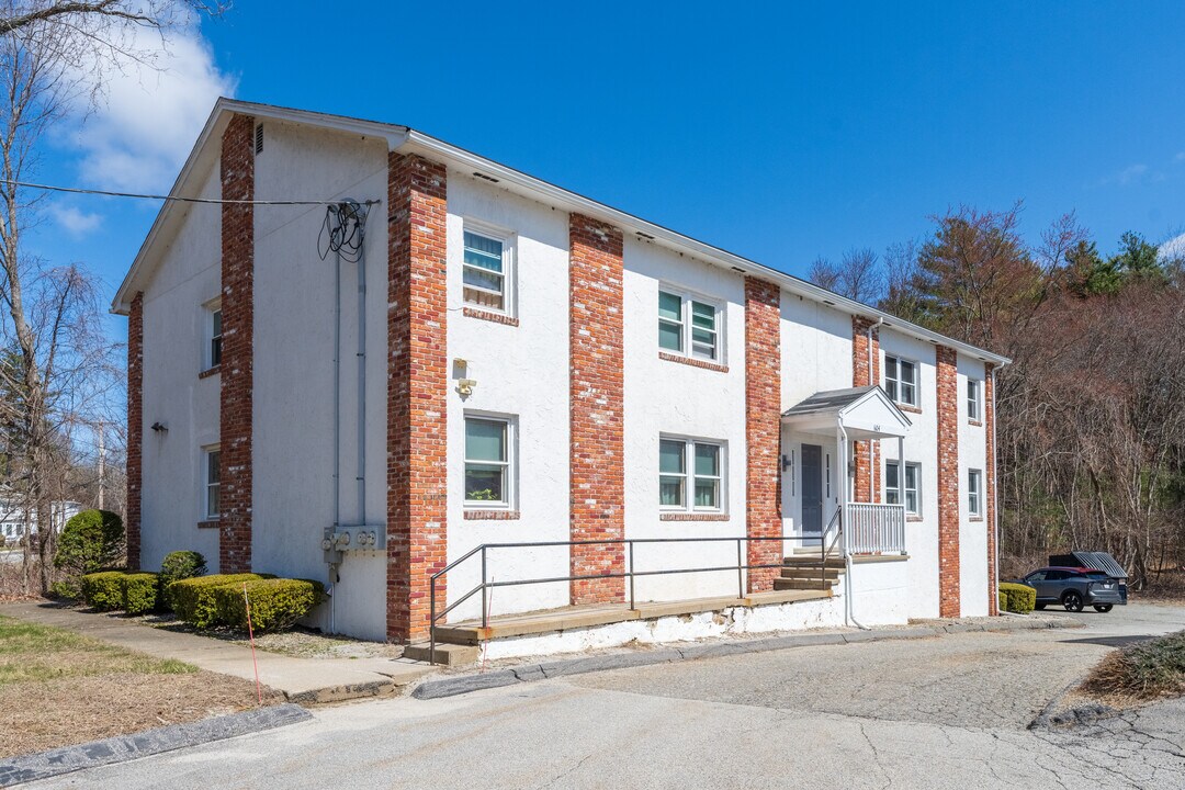 598-604 Worcester St in Southbridge, MA - Foto de edificio