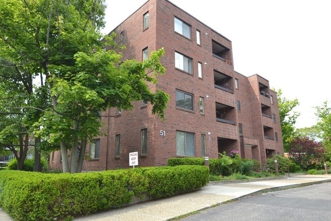 51 John St in Brookline, MA - Foto de edificio - Building Photo