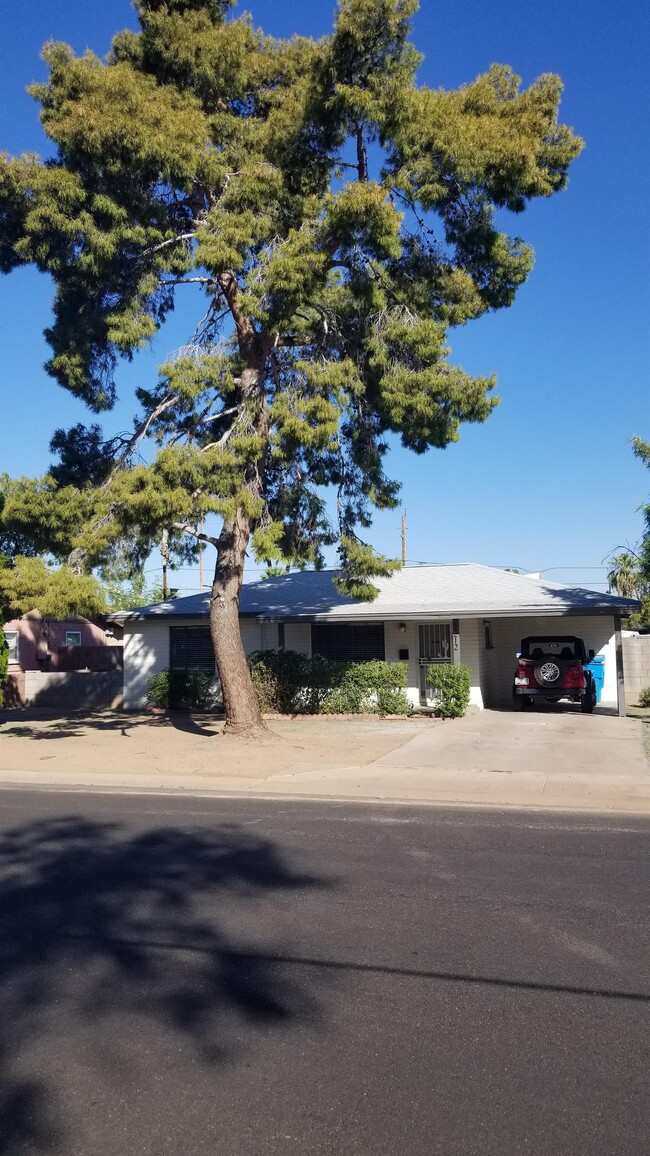 property at 2212 W Virginia Ave