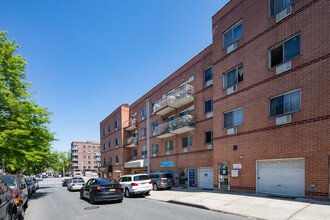 5209 Van Loon St in Elmhurst, NY - Building Photo - Building Photo