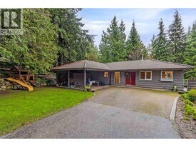 6260 St Georges Ave in West Vancouver, BC - Building Photo