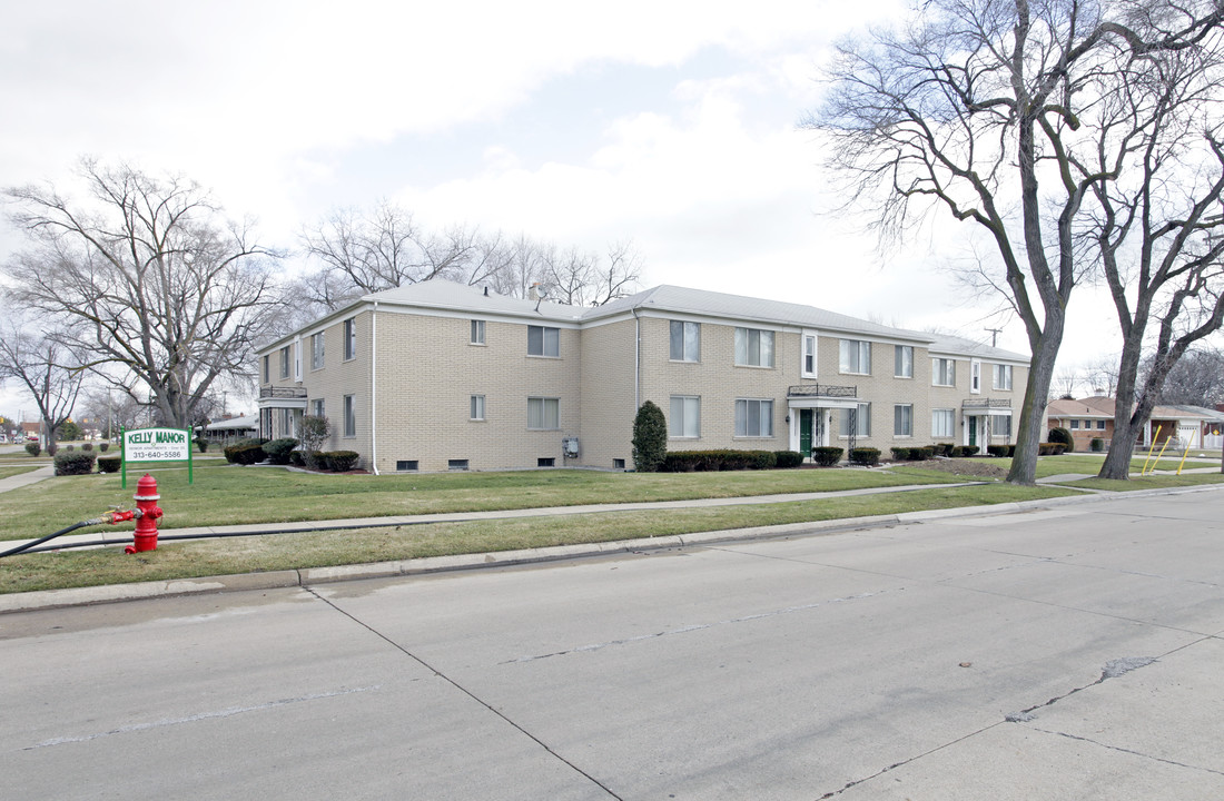 Kelly Pointes Apartments in Eastpointe, MI - Building Photo