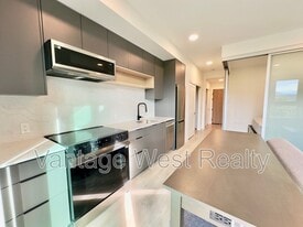 620-620 Coronation Ave in Kelowna, BC - Building Photo