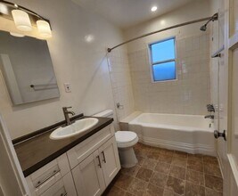 12219 Ocean Park Blvd, Unit 12219 in Los Angeles, CA - Foto de edificio - Building Photo