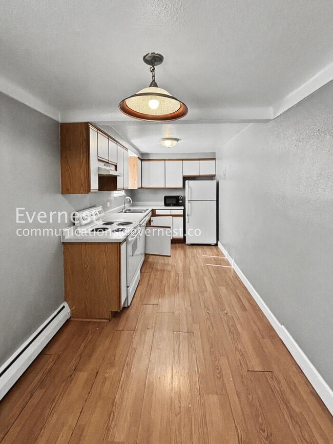 2295 E Asbury Ave, Unit 101 in Denver, CO - Building Photo - Building Photo