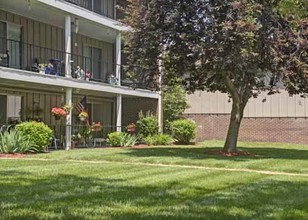 Westbrook Gardens Apartments in Omaha, NE - Building Photo - Building Photo