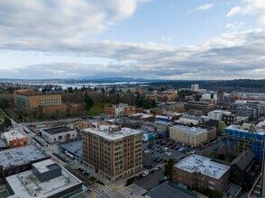 University Manor in Seattle, WA - Building Photo - Building Photo