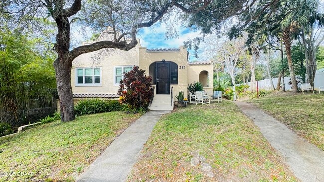 property at 215 Glenview Blvd