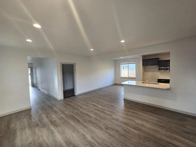 16480 Carter Ct in La Pine, OR - Foto de edificio - Building Photo