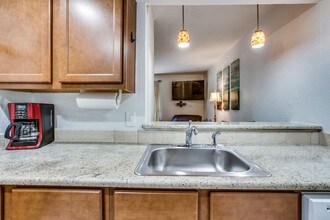 2710 Douglas Ave-Unit -102 in Dallas, TX - Building Photo - Building Photo