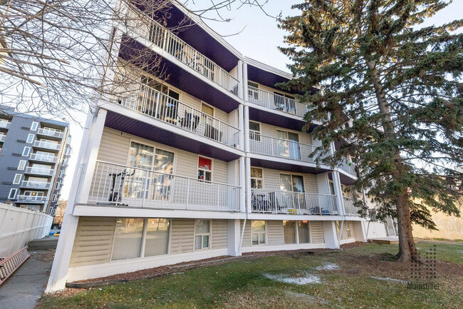 Beltline Apartments off 17th in Calgary, AB - Building Photo - Building Photo