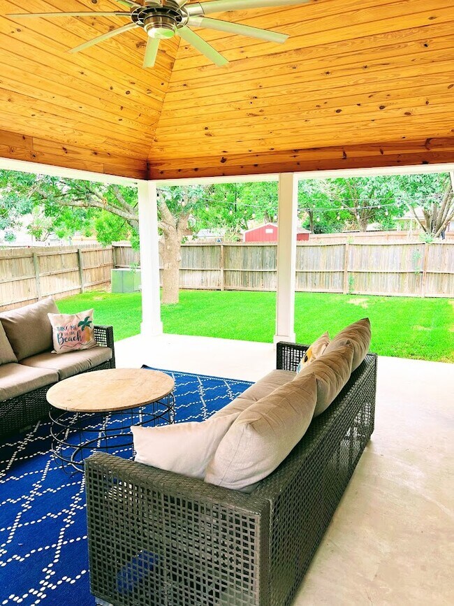 12106 Peach Xing Rentals in Helotes, TX