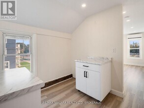 132 Waterloo St in Fort Erie, ON - Foto de edificio - Building Photo