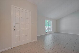 7323 Log Cradle Dr in Houston, TX - Building Photo - Building Photo