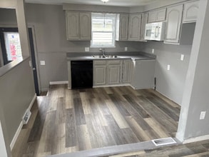 190 Aurora Ave in West Seneca, NY - Foto de edificio - Building Photo