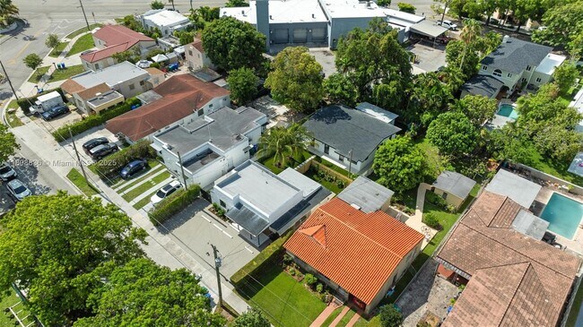 2440 SW 3rd St in Miami, FL - Building Photo - Building Photo