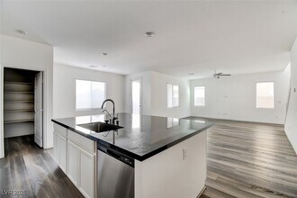 4821 Spanish River St in North Las Vegas, NV - Building Photo - Building Photo