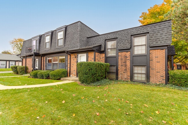 162 W Inverrary Ln in Deerfield, IL - Building Photo - Building Photo