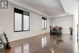 329 Windfields Farm Dr W in Oshawa, ON - Building Photo - Building Photo