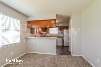 13285 Lake Breeze Ln in Willis, TX - Foto de edificio - Building Photo