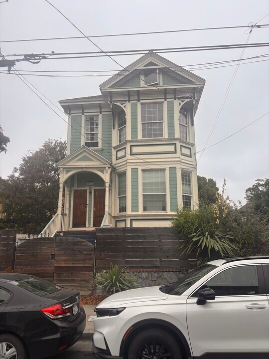 1622 Center St, Unit #1 in Oakland, CA - Building Photo