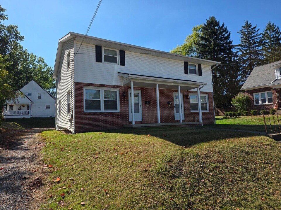 713-713 Fairbanks St in Ashland, OH - Building Photo