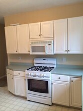 117 E Elm Ave, Unit #2 in Quincy, MA - Foto de edificio - Building Photo