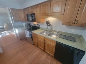 7804 Eby St, Unit 4 in Overland Park, KS - Foto de edificio - Building Photo