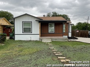 2703 Menchaca St in San Antonio, TX - Building Photo