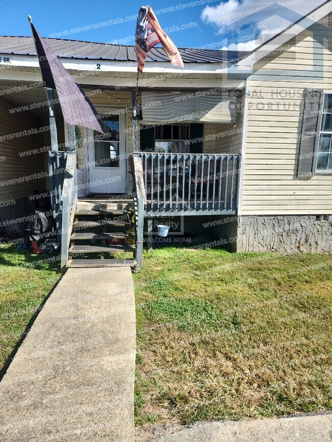 73 Dogwood Pointe Dr-Unit -Unit 2 in McMinnville, TN - Foto de edificio - Building Photo