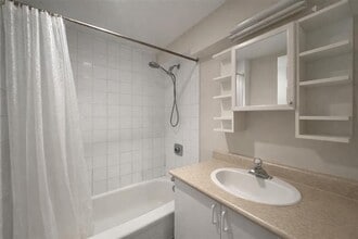 26 Rockvale Ave in Toronto, ON - Building Photo - Building Photo