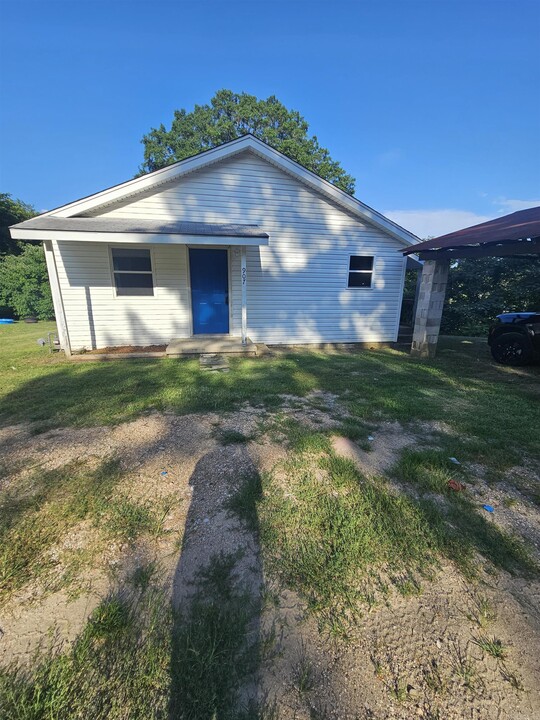 907 Denver St in Benton, AR - Building Photo