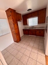 3330 Sequoia Dr, Unit B in South Gate, CA - Foto de edificio - Building Photo
