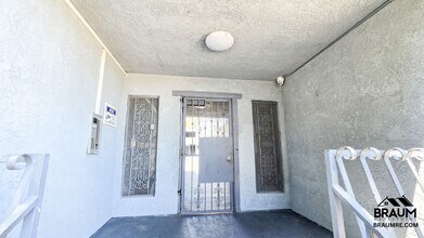 11007 Hartsook St in Los Angeles, CA - Building Photo - Building Photo