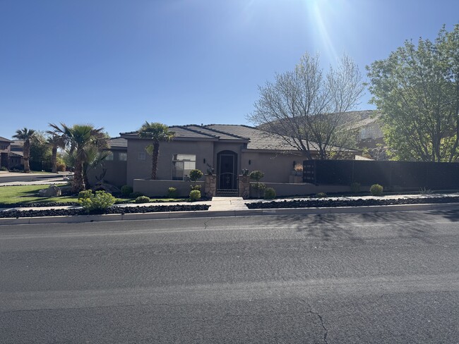 3641 Desert Hls Dr in Saint George, UT - Foto de edificio - Building Photo