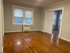 76 Kirk St in West Orange, NJ - Building Photo