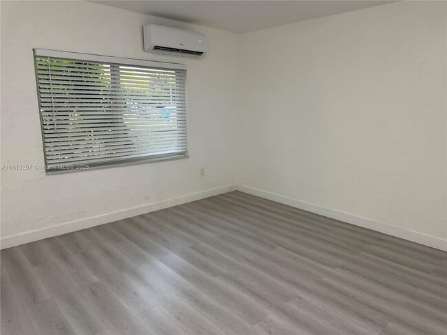 2001 NW Flagler Terrace in Miami, FL - Building Photo - Building Photo