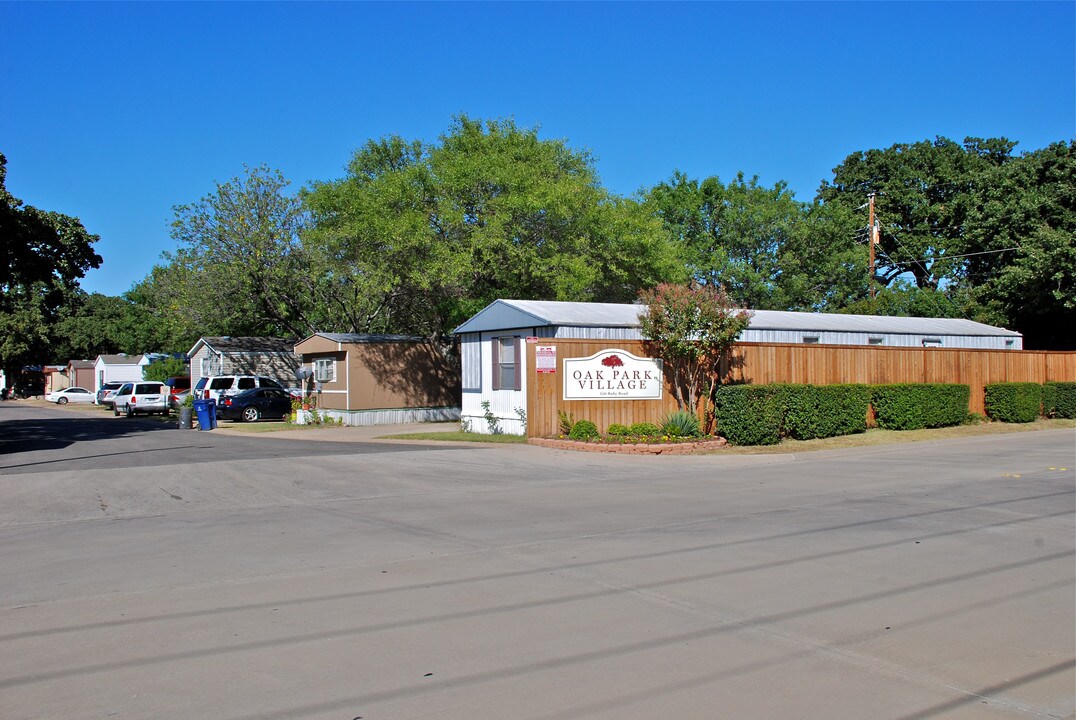 Oak Park Village in Coppell, TX - Building Photo