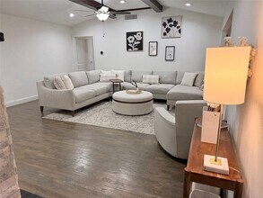 1504 Summertree Ct in Richardson, TX - Foto de edificio - Building Photo