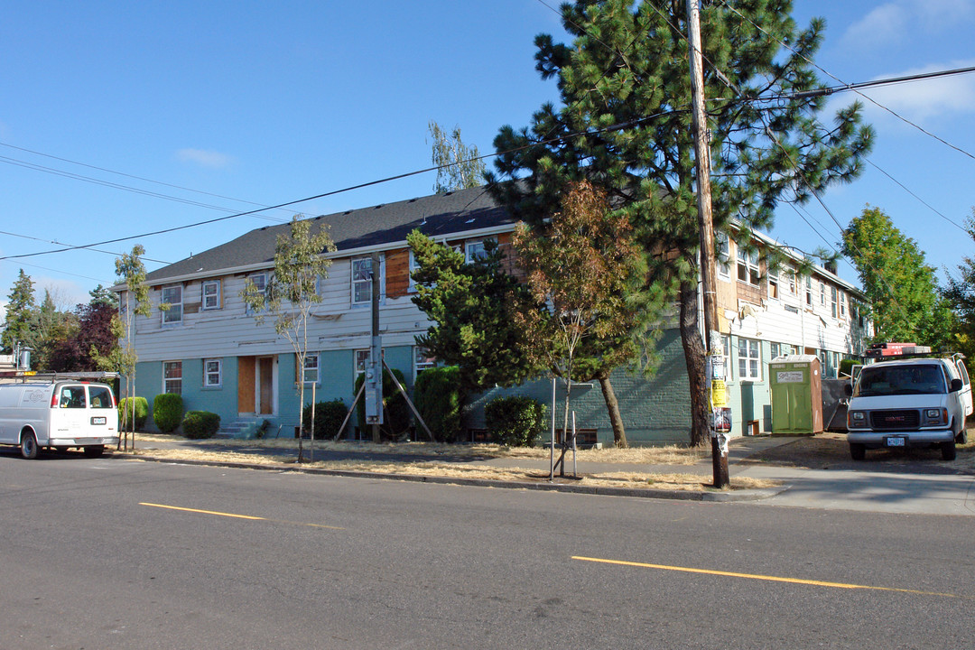 Regency Park in Portland, OR - Building Photo