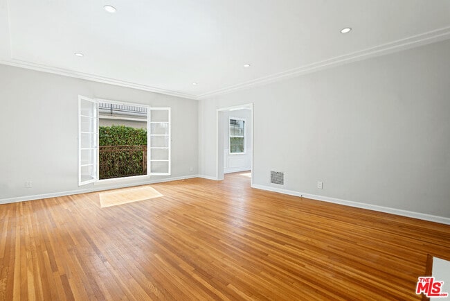 823 N Edinburgh Ave in Los Angeles, CA - Building Photo - Building Photo