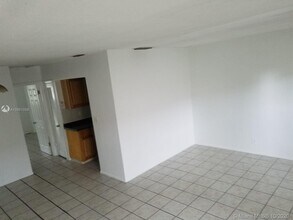 4151 NW 30th Terrace-Unit -3 in Lauderdale Lakes, FL - Foto de edificio - Building Photo