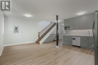 19 D'Arcy St in Toronto, ON - Building Photo - Building Photo