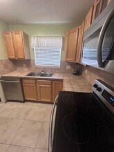 5090 SW 64th Ave in Davie, FL - Foto de edificio - Building Photo